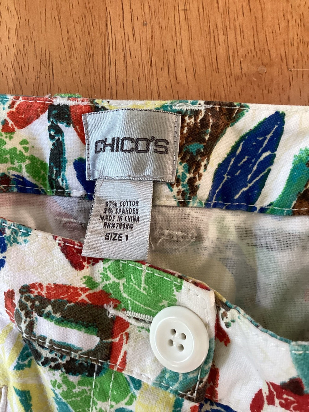 Chico’s Colorful Abstract Print Cropped Pants - size 8 - Chico’s size 1 - Picture 7 of 9